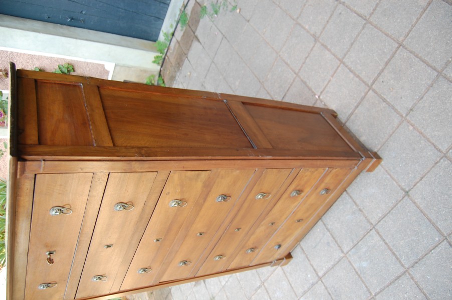Commode semainier en noyer d �poque Empire du 19e si�cle