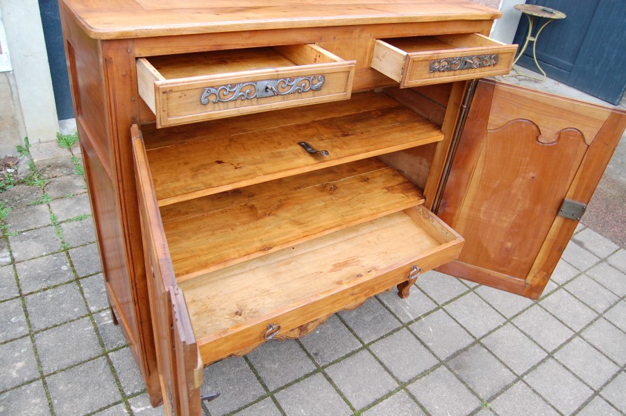 Buffet Louis XV en merisier du 19e si�cle