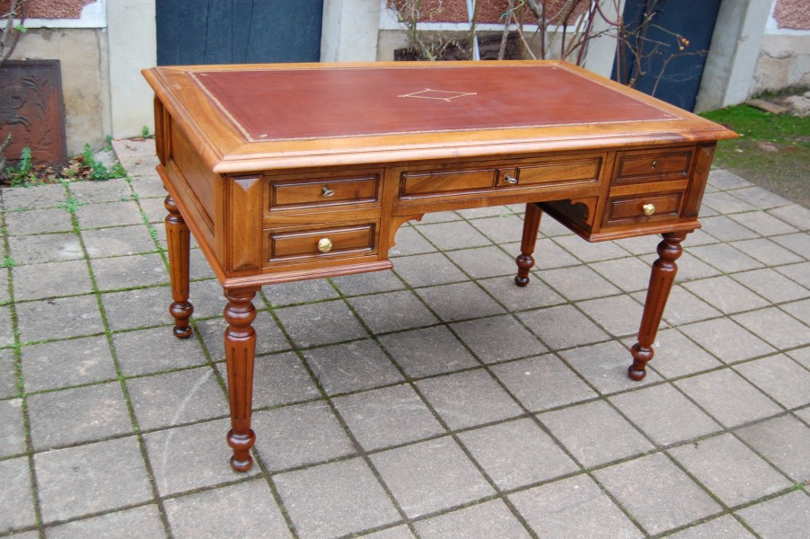 Bureau d �poque Louis Philippe en noyer du 19e si�cle