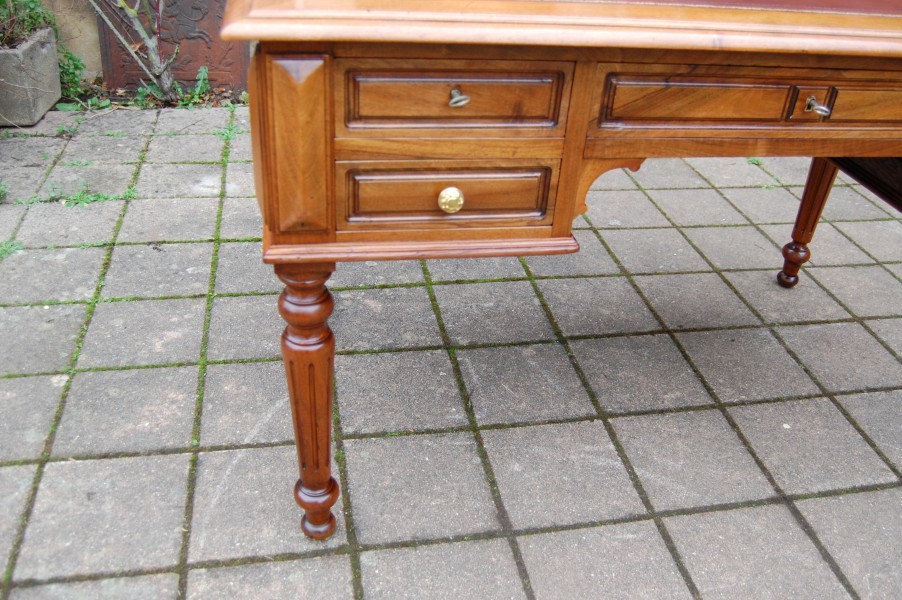 Bureau d �poque Louis Philippe en noyer du 19e si�cle