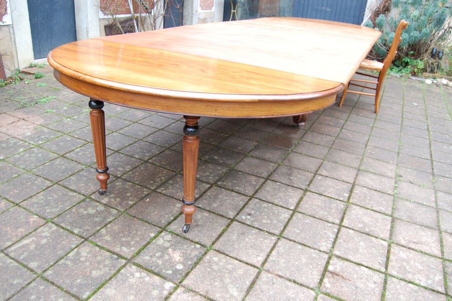 Grande table napol�lon III en noyer fin du 19e si�cle 20 couverts avec 6 rallonges