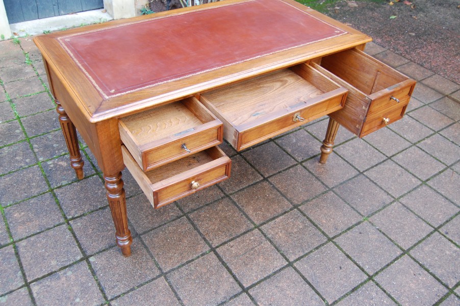 Bureau Louis Philippe en noyer fin du 19e sicle