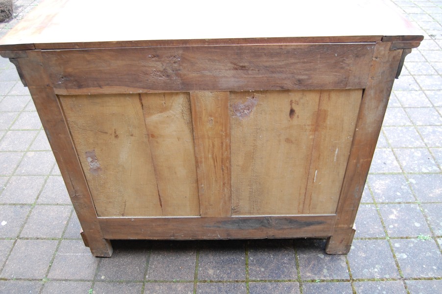 Buffet d �poque Louis Philippe en noyer du 19e si�cle