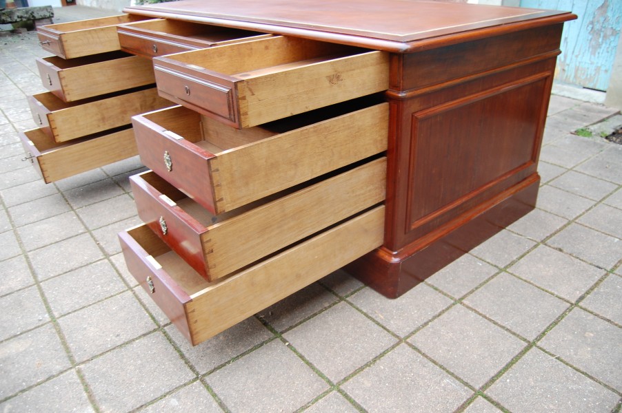 Bureau � caisson en acajou Louis Philippe du 19e si�cle