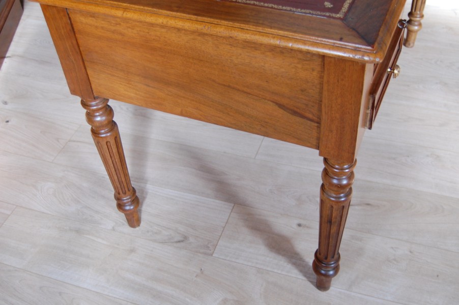 Bureau d �poque Louis Philippe en noyer fin du 19e si�cle