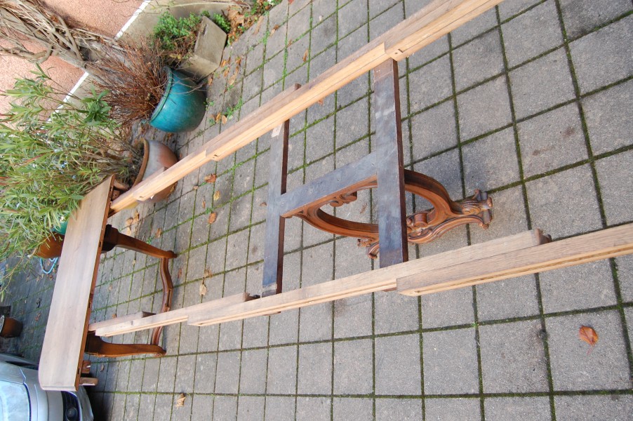 Table Napolon III en noyer de style Louis XV fin du 19e sicle