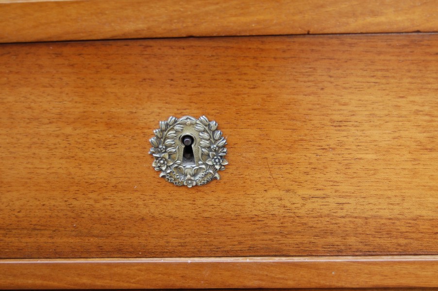 Commode d �poque Louis Philippe en noyer du 19 e si�cle