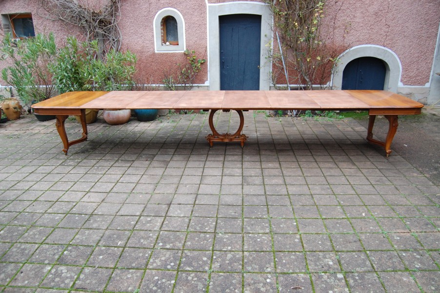 III table Napol�on III en noyer fin du 19e si�cle avec rallonges 22 couverts