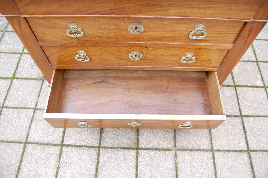 Commode d poque restauration Louis Philippe en noyer du 19e sicle