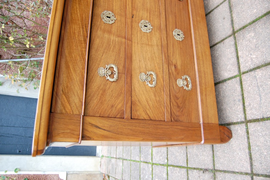 Commode d poque restauration Louis Philippe en noyer du 19e sicle