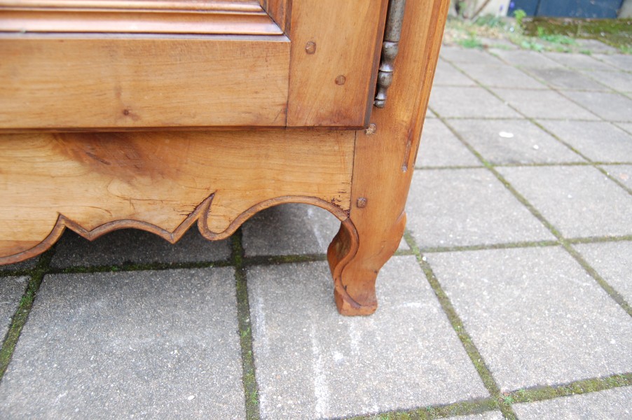 Buffet Louis XV en merisier du 19e si�cle