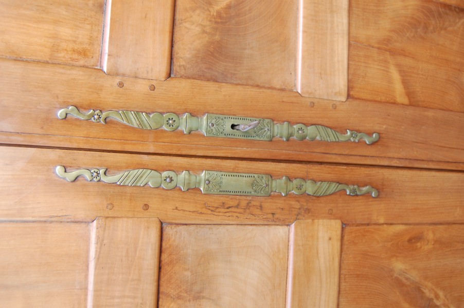 Armoire lous Philippe en merisier du 19e si�cle