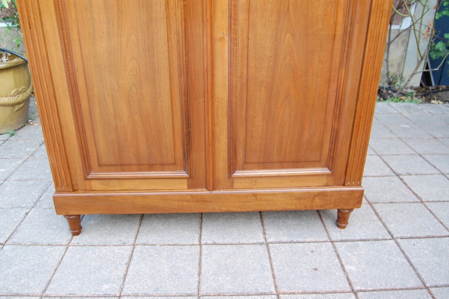 Biblioth�que armoire Napol�on III en noyer fin du 19e si�cle