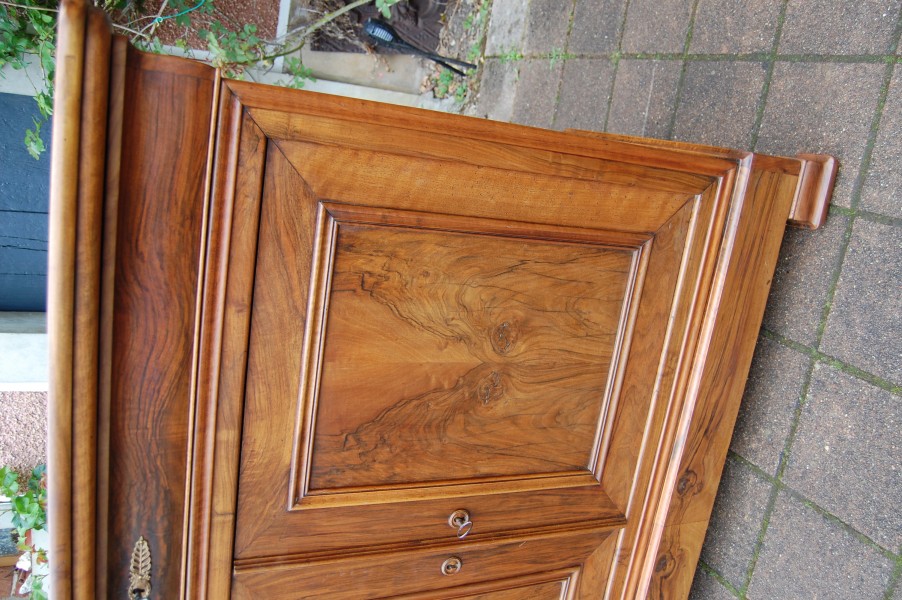 Buffet d �poque Louis Philippe en noyer du 19e si�cle