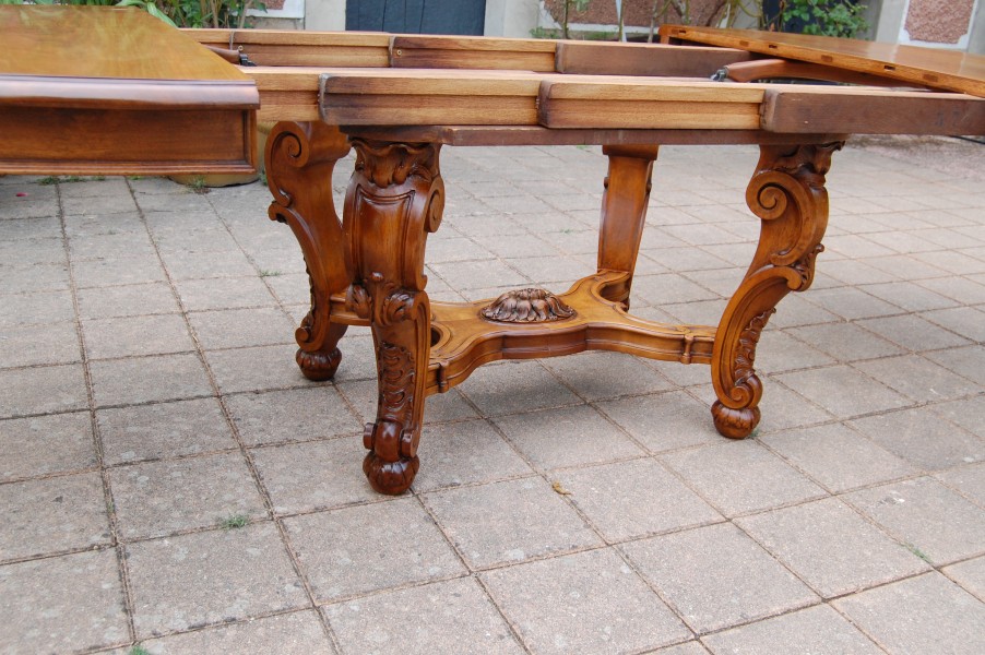 Grande table napol�lon III en noyer fin du 19e si�cle 20 couverts avec 5 rallonges