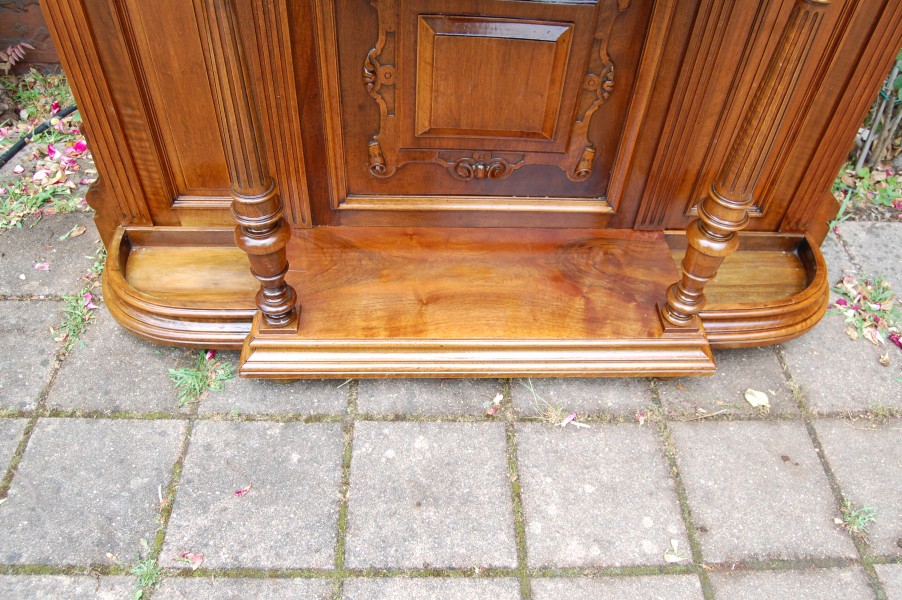 Vestiaire Napol�on III en noyer fin du 19e si�cle