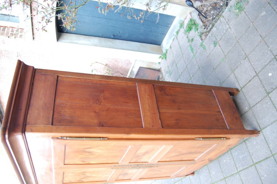 Armoire lous Philippe en merisier du 19e si�cle