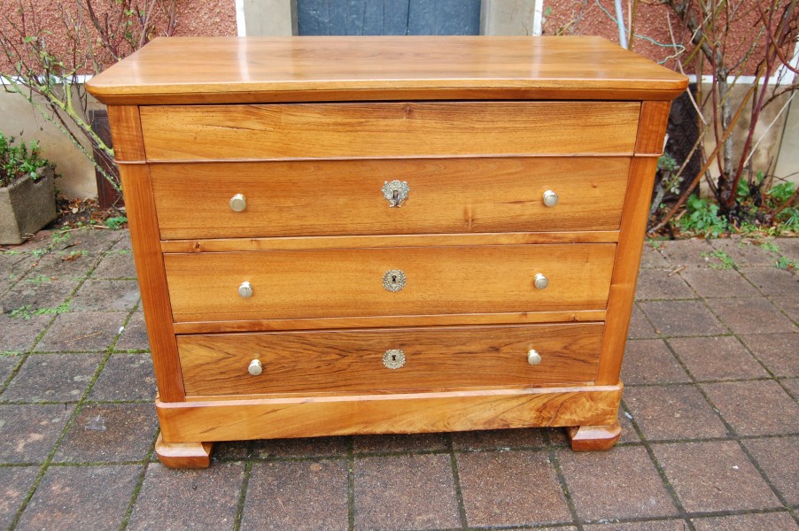 Commode d �poque Louis Philippe en noyer du 19 e si�cle