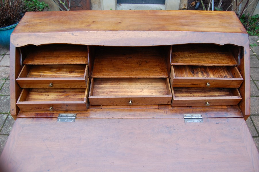 Bureau a pente d poque Louis XV transition LOUIS XVI en noyer du 18e sicle
