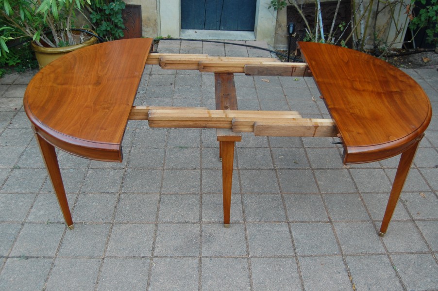 Table Napol�on III en noyer fin du 19e si�cle