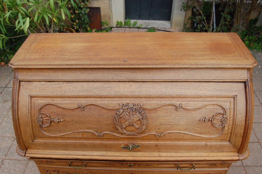 Bureau cylindre d �poque Louis XV en ch�ne fin du 18e si�cle