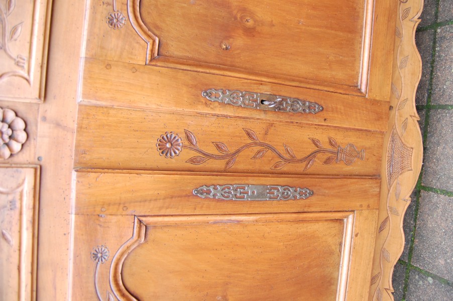 Buffet Louis XV en noyer d�but 19e si�cle