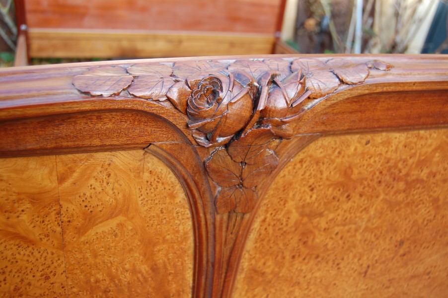 Lit d poque art nouveau en acajou et loupe d orme des annes 1900 