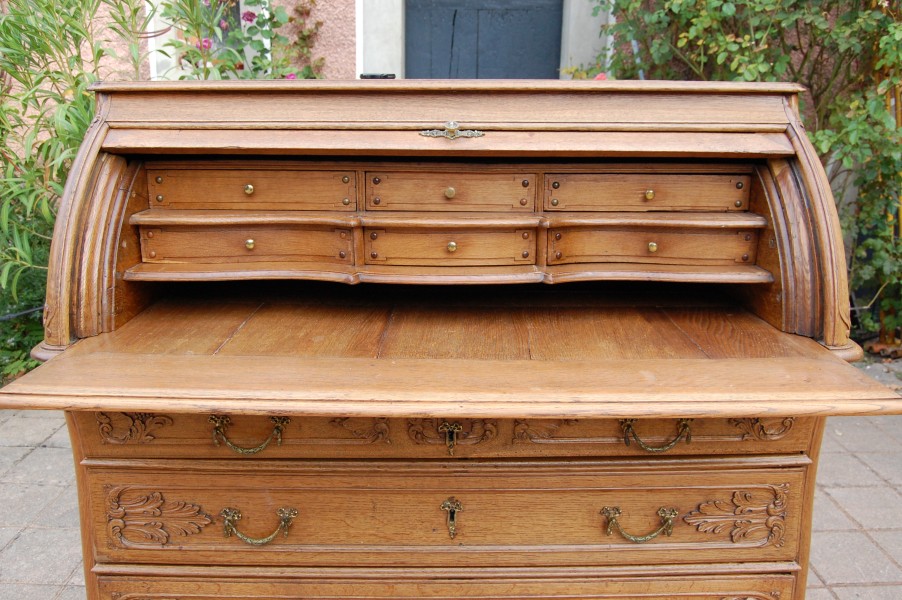 Bureau cylindre d �poque Louis XV en ch�ne fin du 18e si�cle