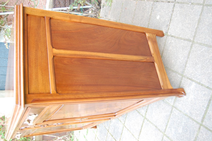 Buffet d �poque art nouveau en noyer des ann�es 1900