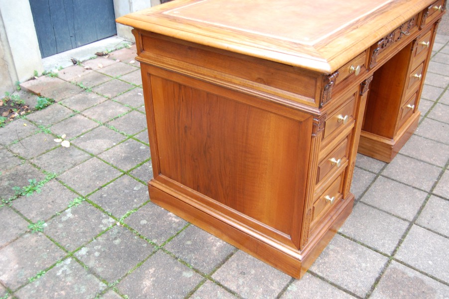 Bureau  caisson en noyer Napolon III en noyer du 19e sicle