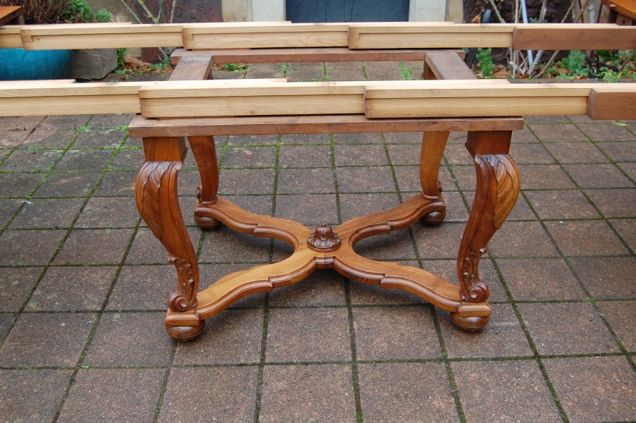 Table d poque Napolon III en noyer fin du 19e sicle avec rallonges