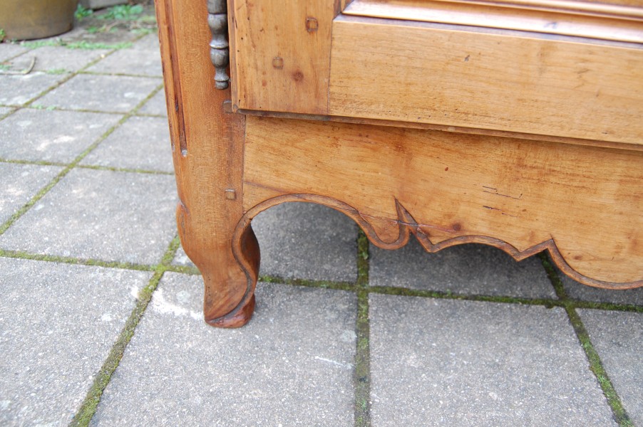 Buffet Louis XV en merisier du 19e si�cle