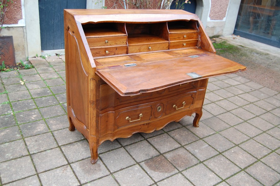 Bureau a pente d poque Louis XV transition LOUIS XVI en noyer du 18e sicle