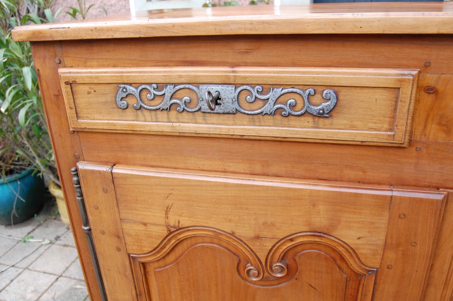 Buffet Louis XV en merisier du 19e si�cle