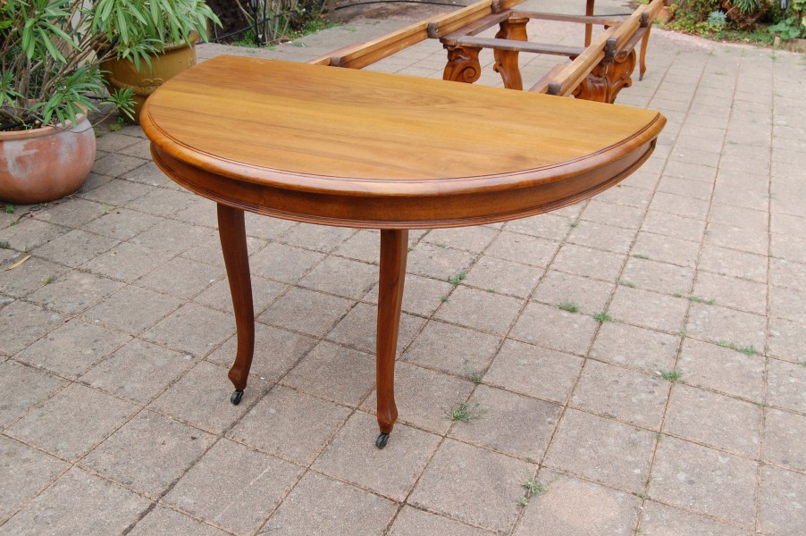 Grande table napol�lon III en noyer fin du 19e si�cle 20 couverts avec 5 rallonges
