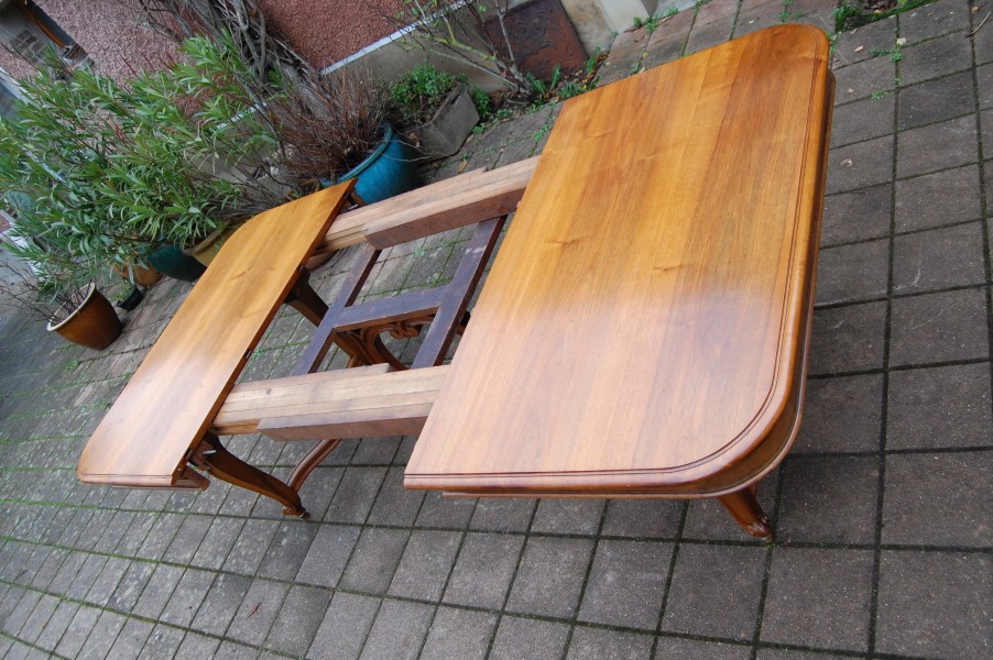 III table Napol�on III en noyer fin du 19e si�cle avec rallonges 22 couverts