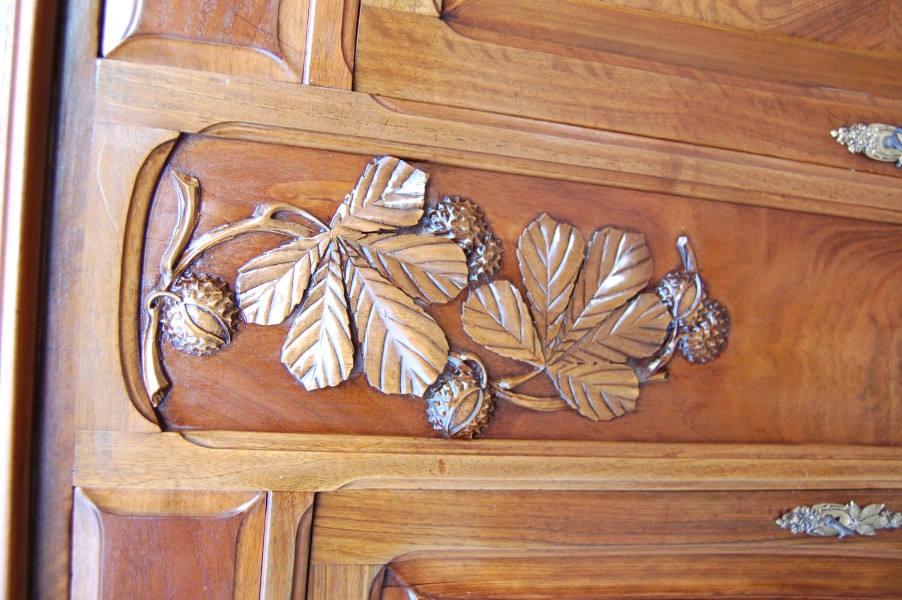 Buffet d �poque art nouveau en noyer des ann�es 1900