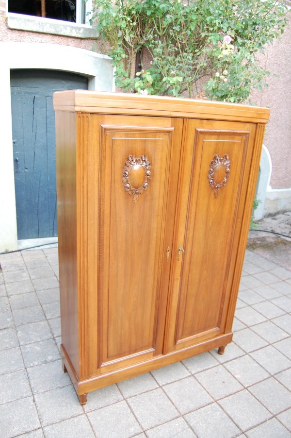 Biblioth�que armoire Napol�on III en noyer fin du 19e si�cle