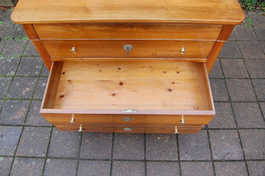 Commode d �poque Louis Philippe en noyer du 19 e si�cle