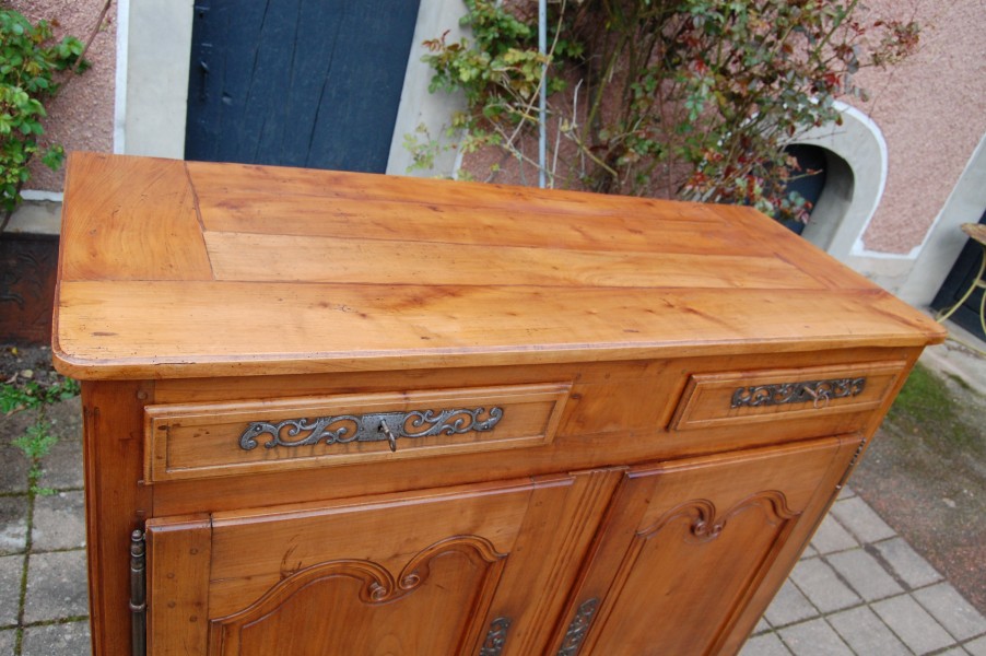 Buffet Louis XV en merisier du 19e si�cle