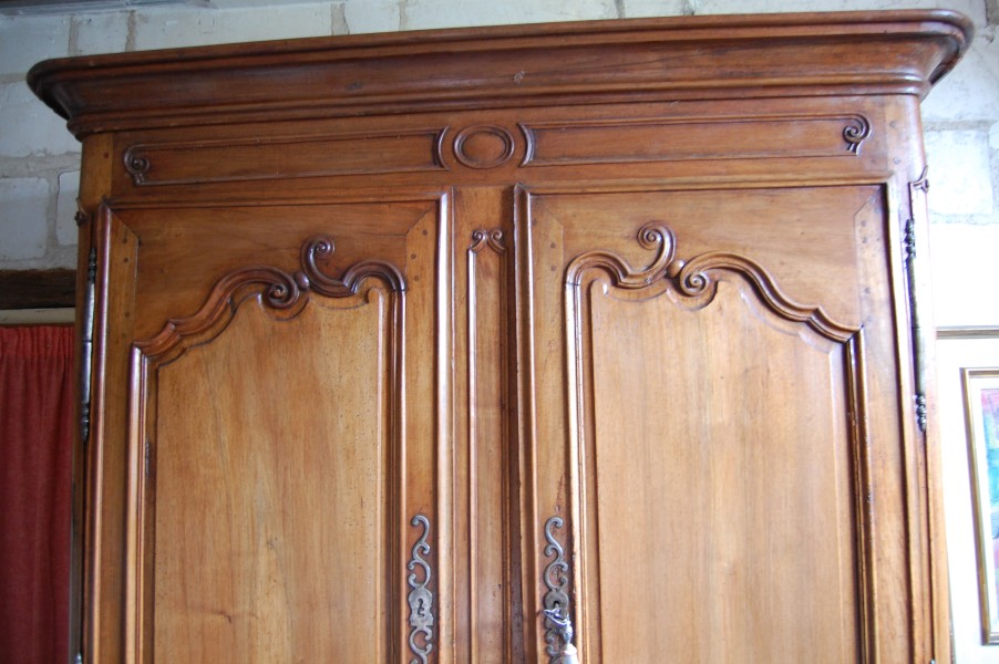 Buffet deux corps d �poque Louis XV en noyer du 18e si�cle