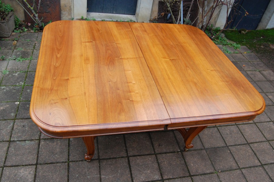 III table Napol�on III en noyer fin du 19e si�cle avec rallonges 22 couverts