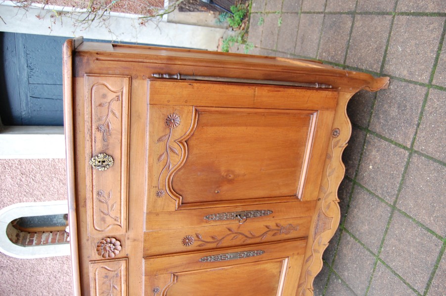 Buffet Louis XV en noyer d�but 19e si�cle