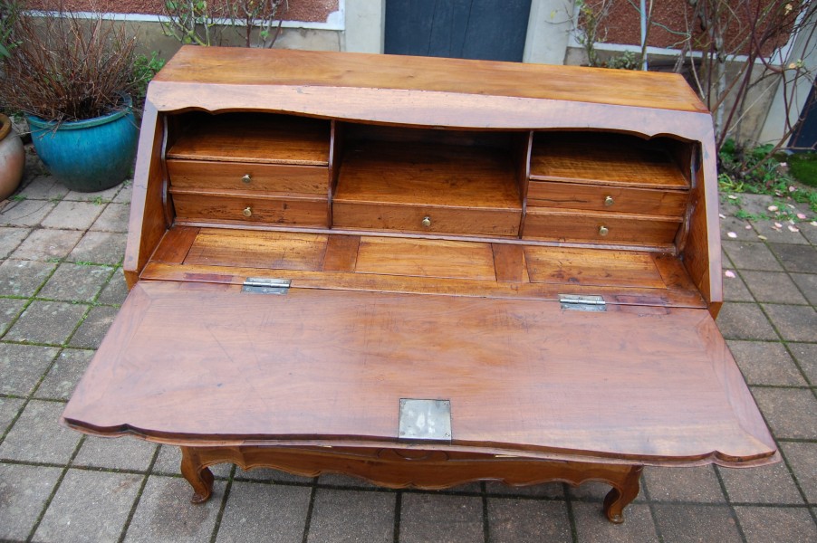 Bureau a pente d poque Louis XV transition LOUIS XVI en noyer du 18e sicle