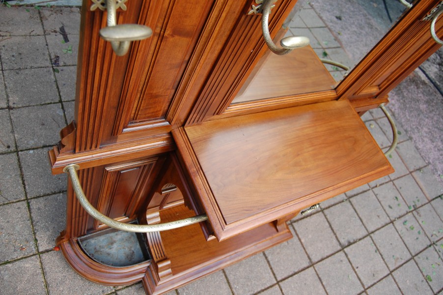 Vestiaire Napol�on III en noyer fin du 19e si�cle