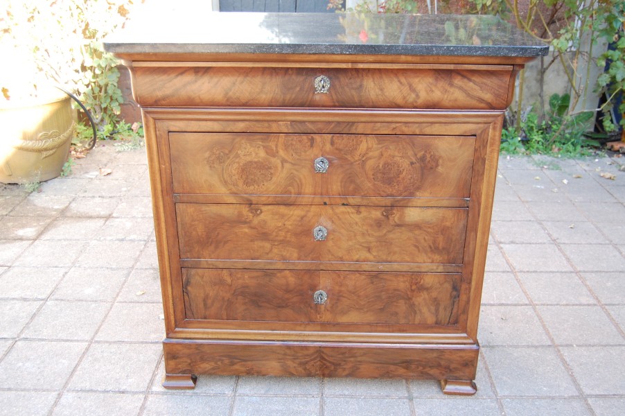 Commode d �poque Louis Philippe en noyer du 19e si�cle