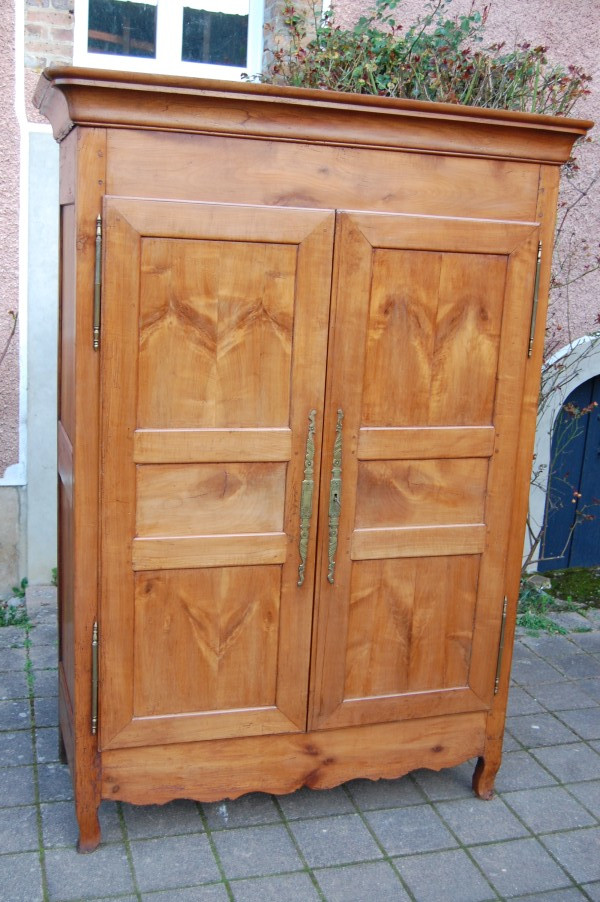 Armoire Louis Philippe en merisier du 19e si�cle