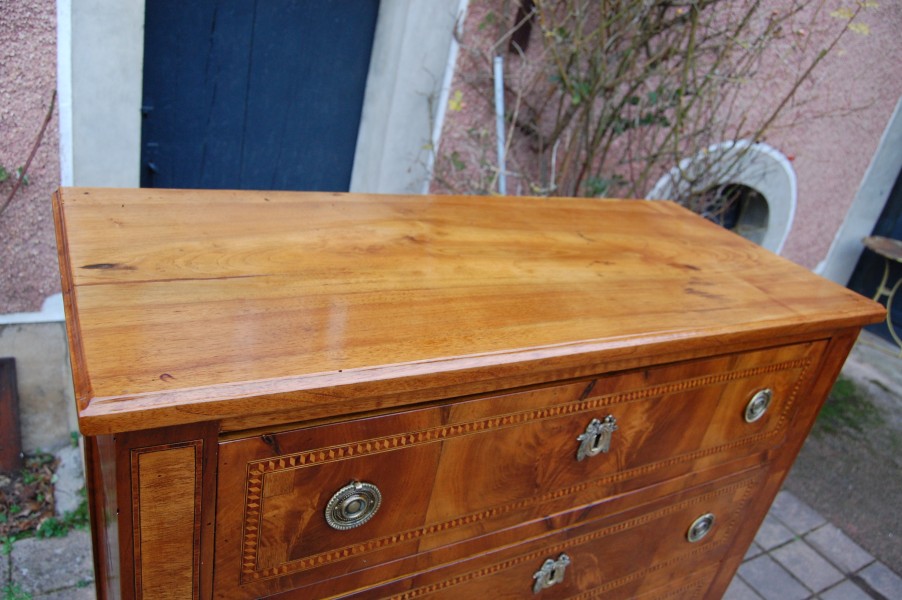 Commode chiffonnier d �poque Louis XVI en noyer du 18e si�cle