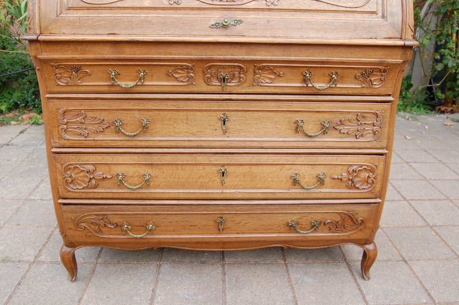 Bureau cylindre d �poque Louis XV en ch�ne fin du 18e si�cle