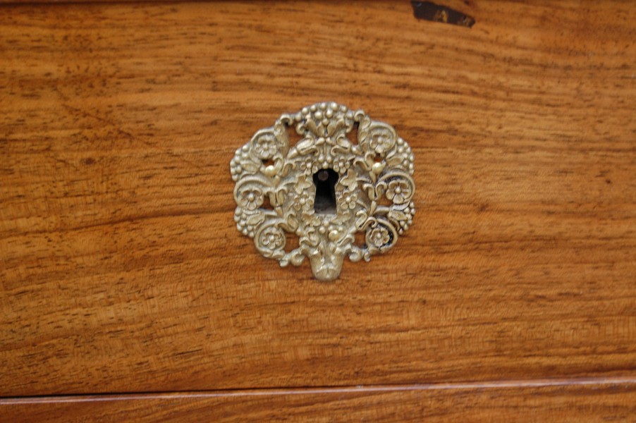 Commode d poque restauration Louis Philippe en noyer du 19e sicle